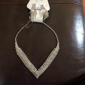 Necklace and earring set